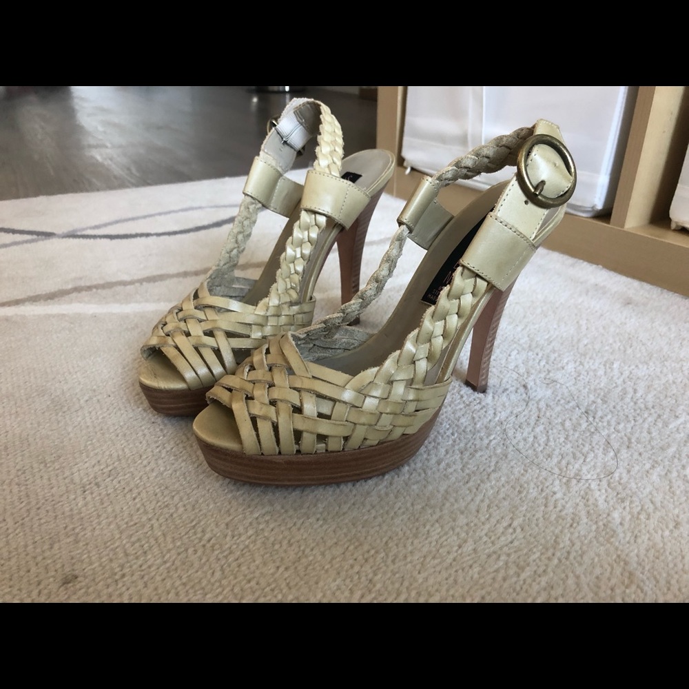 Steve Madden open toe , woven heels, size 6, new